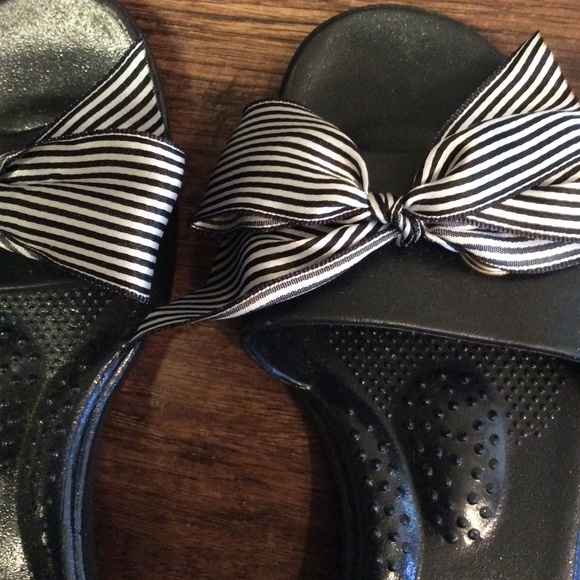 Shoes - Picture 2 of 4